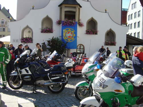 Die Kr�der vor dem IPA Banner