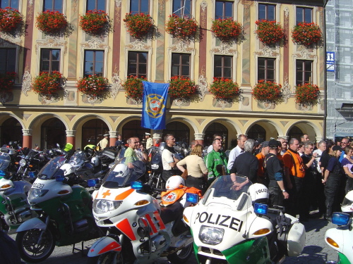 Und der IPA Banner wehte �ber dem Pulk